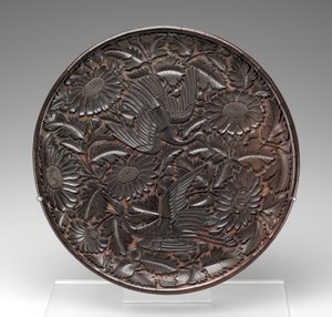 Bakke med design af kraner og krysantemum (lak på træ og stof)